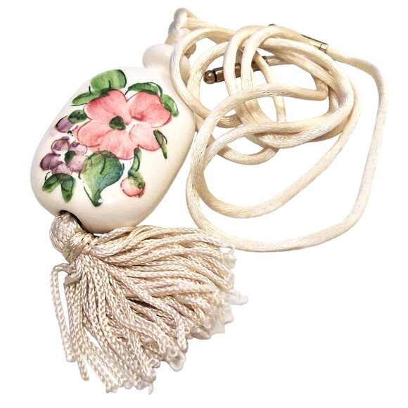 Avon Flower Tassel Necklace Gold Tone Vintage Avon Handpainted 1977 - Picture 3 of 5